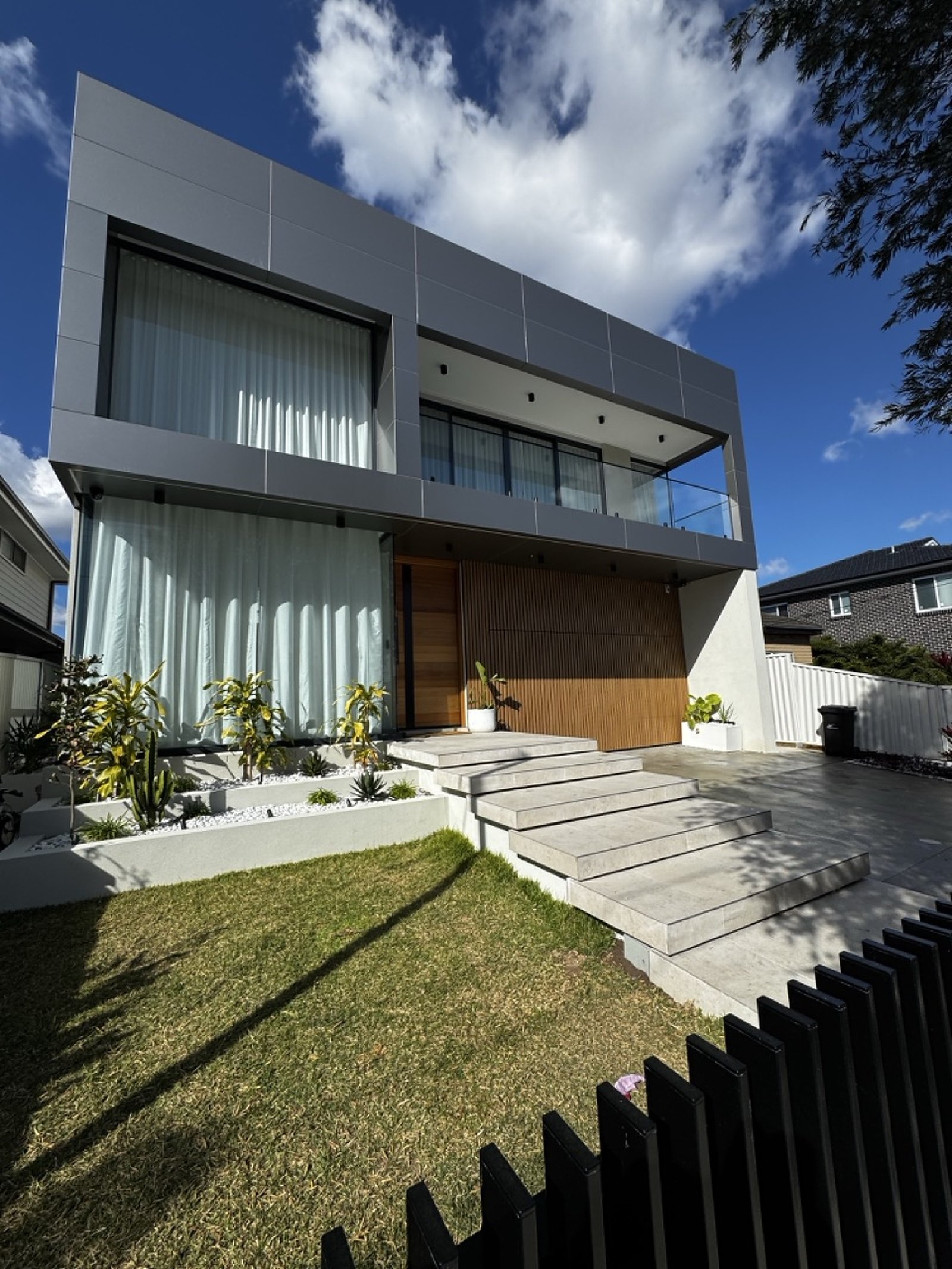 Lidcombe Residence contemporary exterior facade